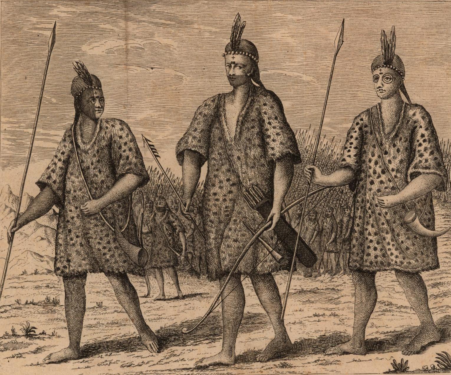 Grabado de referencia con tres figuras de pie, con lanzas y tocados
